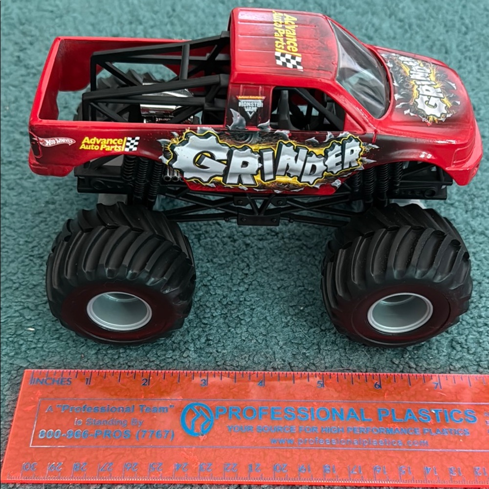 Grinder Monster Truck Toy 1:24 Scale